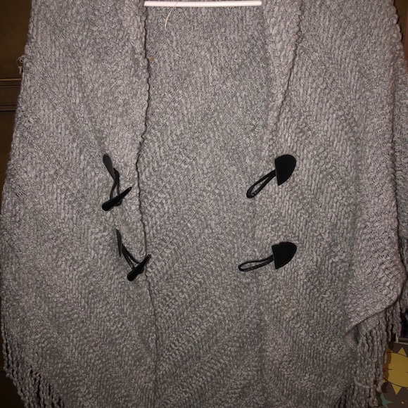 Cute grey poncho to keep warm